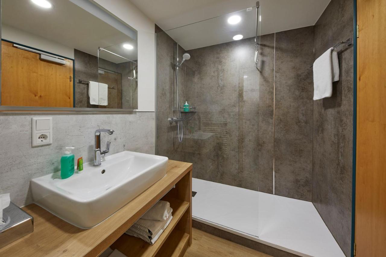Hotel & Ferienappartements Edelweiss Виллинген Экстерьер фото