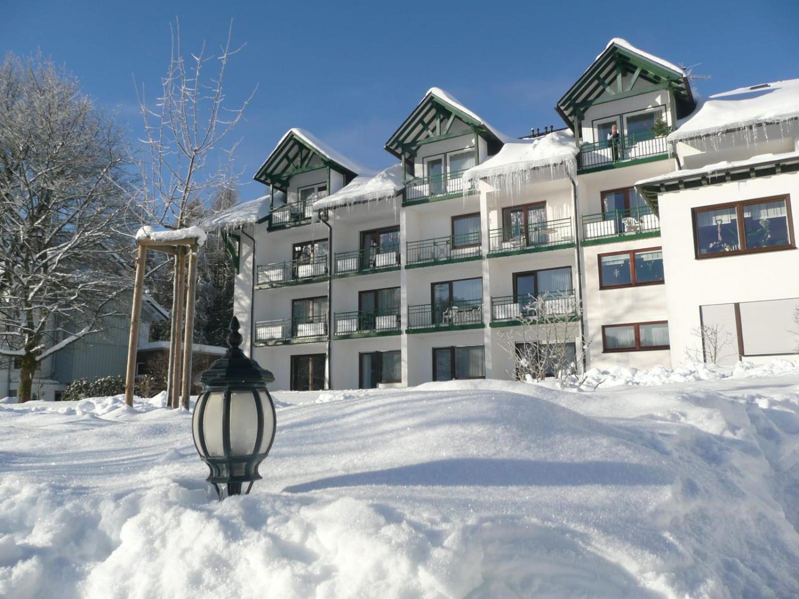 Hotel & Ferienappartements Edelweiss Виллинген Экстерьер фото