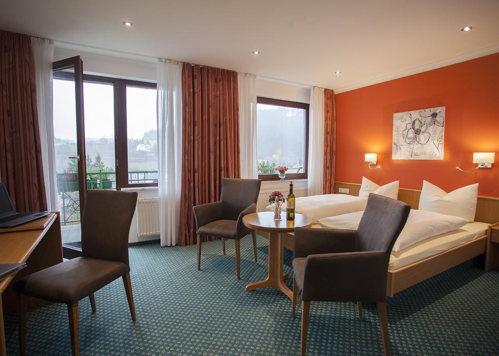 Hotel & Ferienappartements Edelweiss Виллинген Экстерьер фото