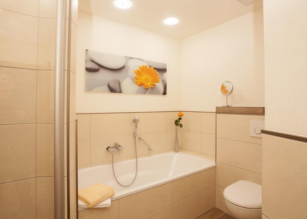 Hotel & Ferienappartements Edelweiss Виллинген Экстерьер фото