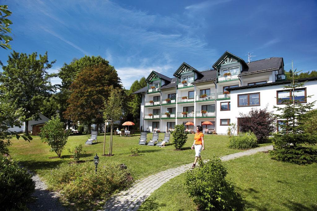 Hotel & Ferienappartements Edelweiss Виллинген Экстерьер фото