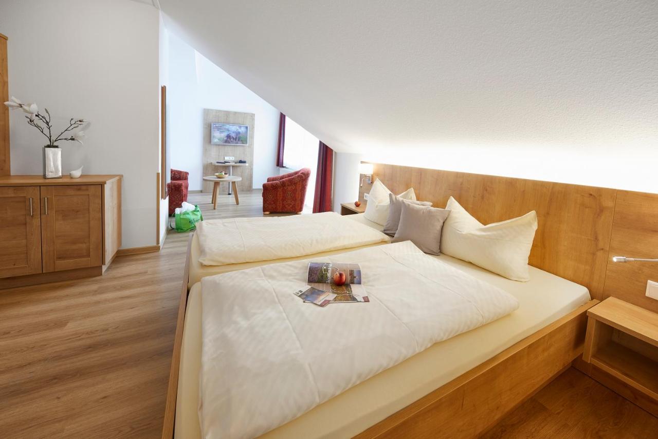 Hotel & Ferienappartements Edelweiss Виллинген Экстерьер фото