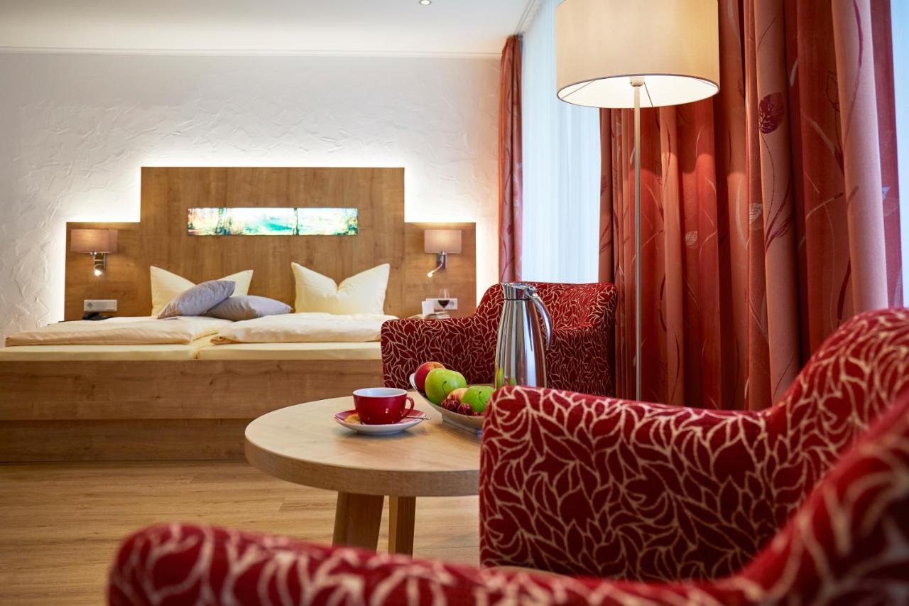Hotel & Ferienappartements Edelweiss Виллинген Экстерьер фото