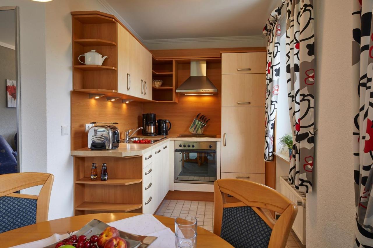 Hotel & Ferienappartements Edelweiss Виллинген Экстерьер фото